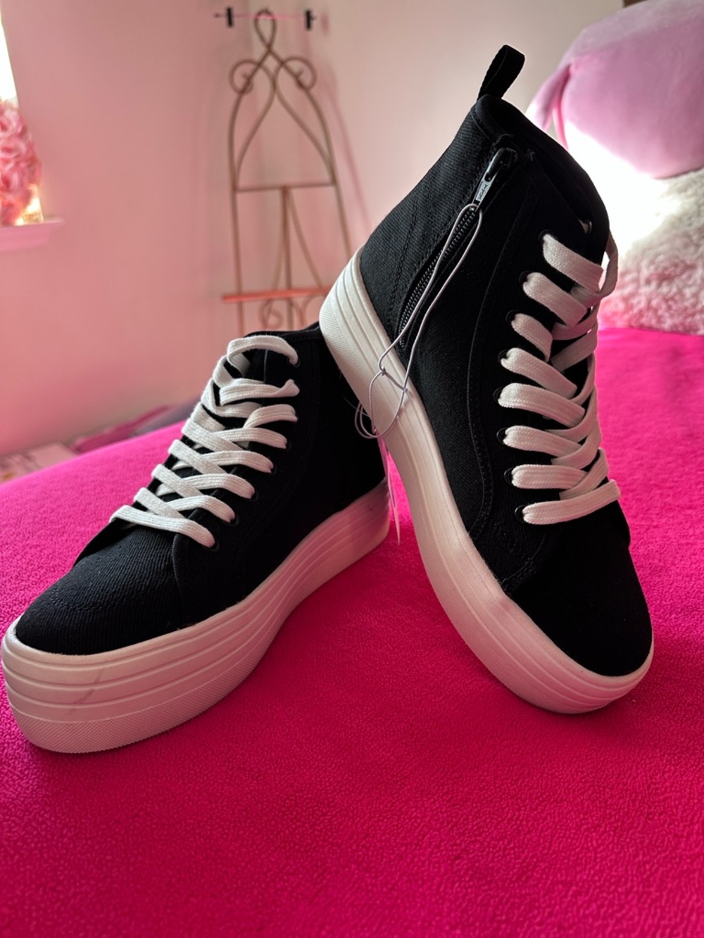 Universal Thread Women’s Black High-Top Platform Canvas Sneakers with Side Zip